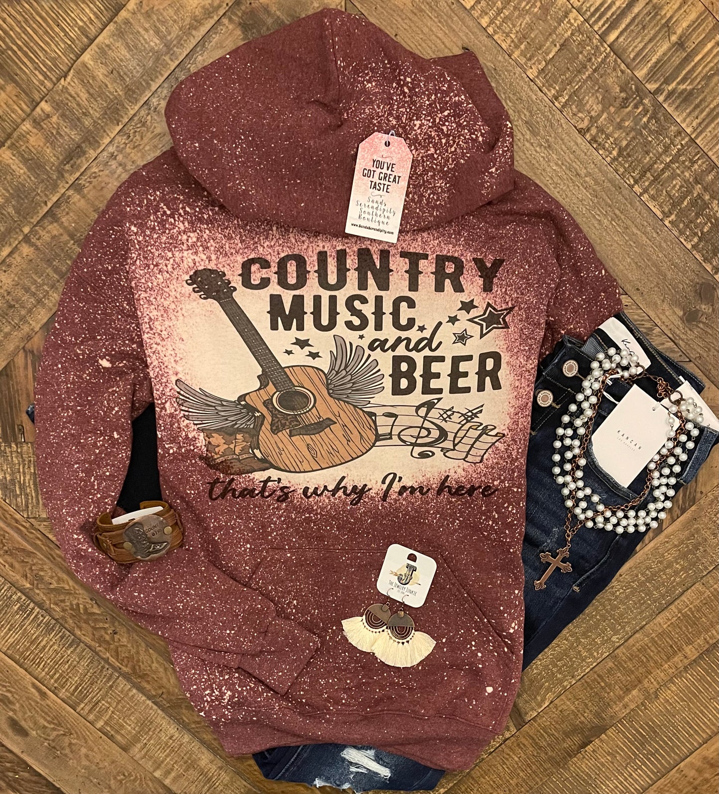 Country Music & Beer That’s Why I’m Here 🎶